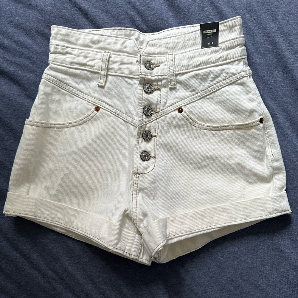 New with tag Abercrombie and Fitch Womens Natural Rise White Jeans Shorts